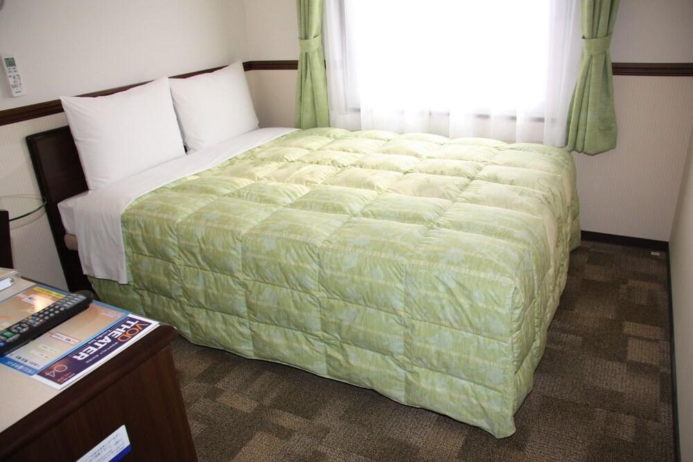 Toyoko Inn Osaka Itami Airport Toyonaka Bagian luar foto