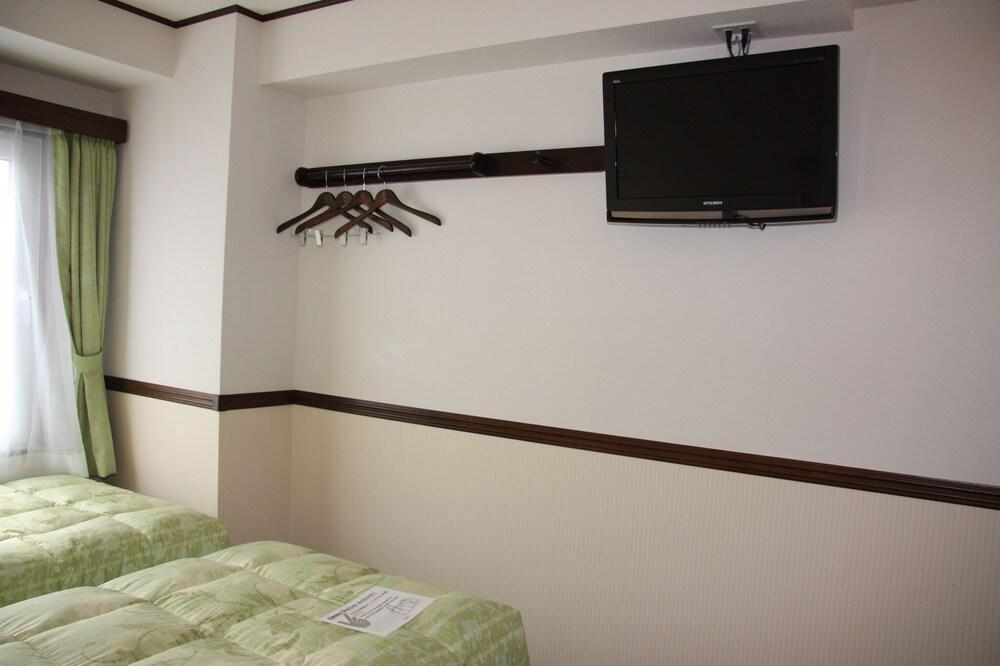 Toyoko Inn Osaka Itami Airport Toyonaka Bagian luar foto