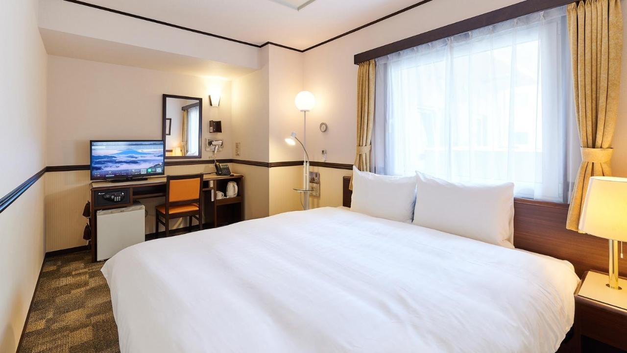 Toyoko Inn Osaka Itami Airport Toyonaka Bagian luar foto