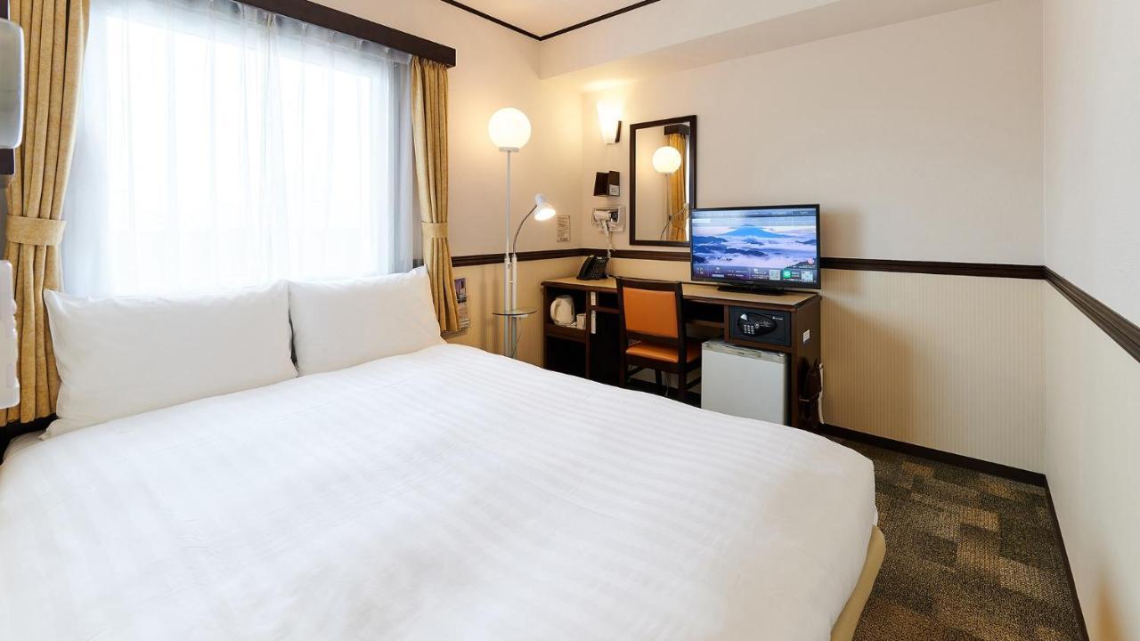 Toyoko Inn Osaka Itami Airport Toyonaka Bagian luar foto