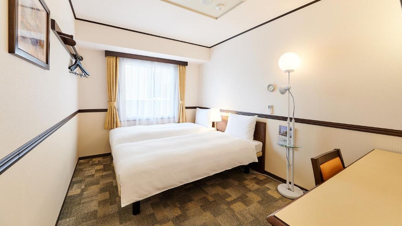 Toyoko Inn Osaka Itami Airport Toyonaka Bagian luar foto
