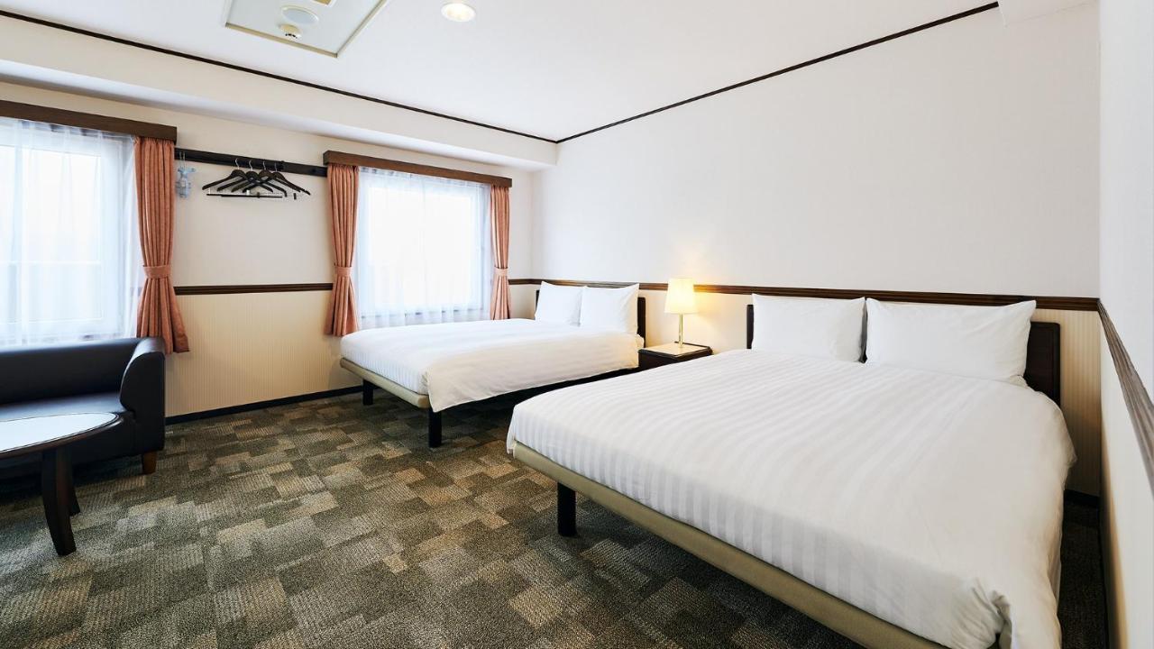 Toyoko Inn Osaka Itami Airport Toyonaka Bagian luar foto