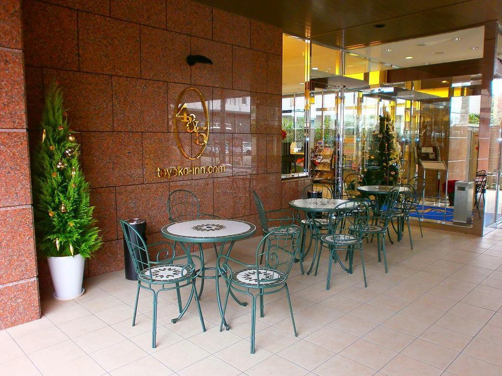 Toyoko Inn Osaka Itami Airport Toyonaka Bagian luar foto