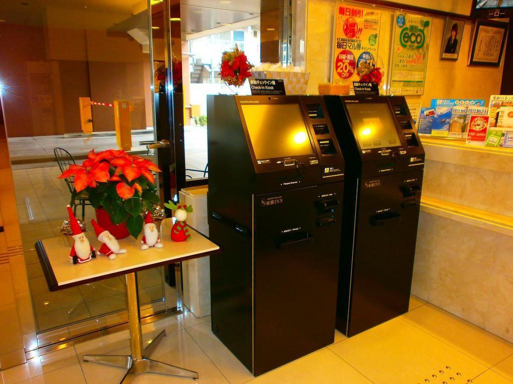 Toyoko Inn Osaka Itami Airport Toyonaka Bagian luar foto