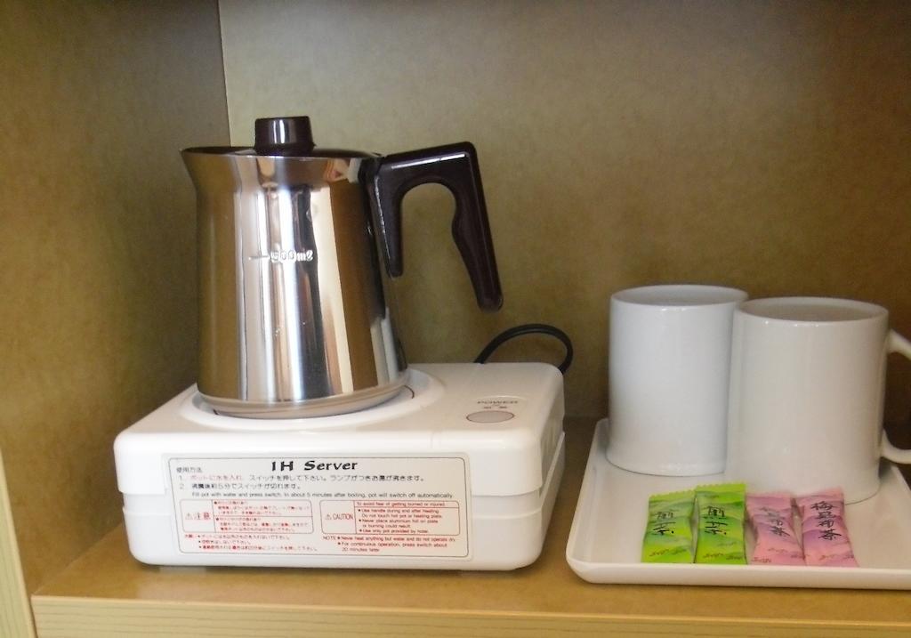 Toyoko Inn Osaka Itami Airport Toyonaka Bagian luar foto