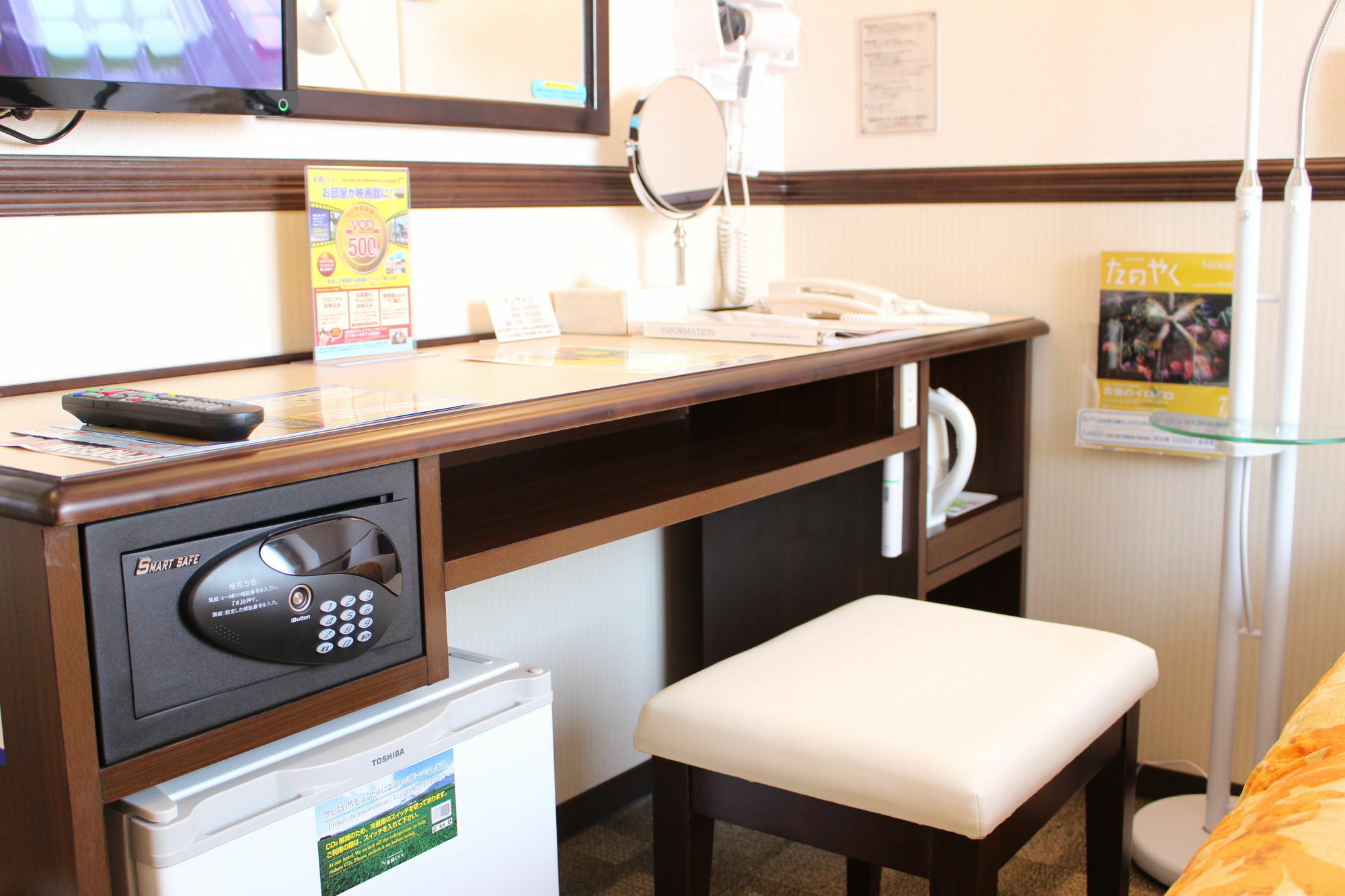 Toyoko Inn Osaka Itami Airport Toyonaka Bagian luar foto